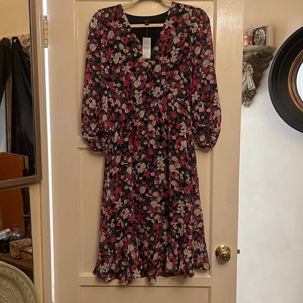 Ann Taylor dress V-neck flower design
